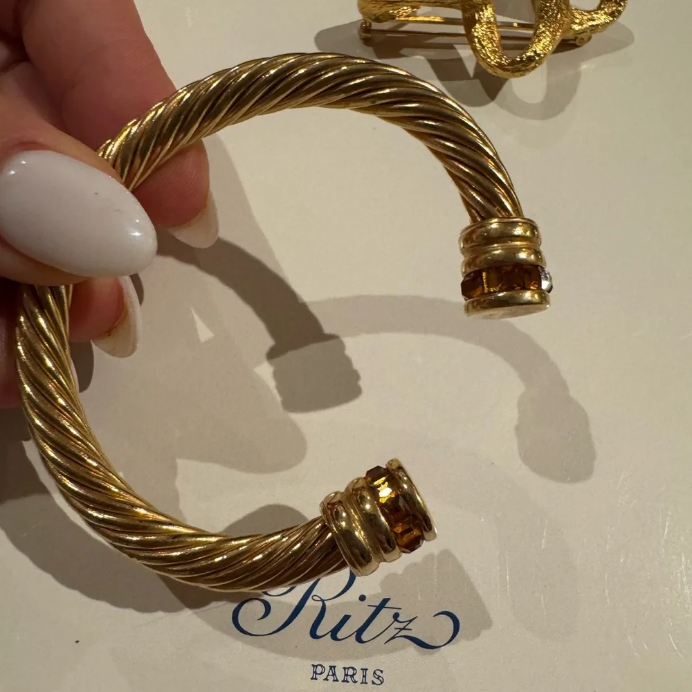 Vintage gold tone with caramel color crystals vintage cuff bracelet